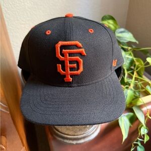 MLB - SF Giants Snapback Cap with embroidered Giants on bill.